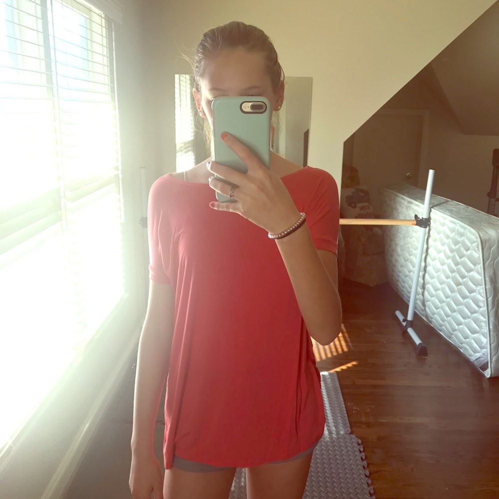coral flowy top